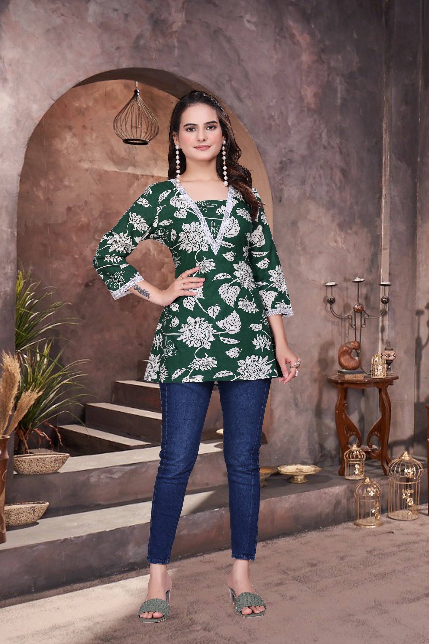 Elegant Casual Leaf Printed Short Kurti